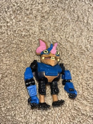 忍者神龟 Mayhem Wingnut 4 英寸人偶机器人蝙蝠(无翅膀) — 第 1/4 张图片