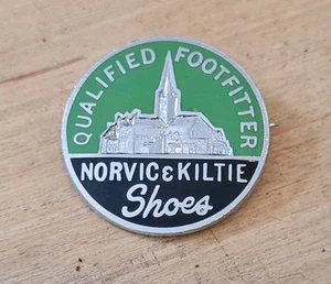 VINTAGE NORVI & KILTIE SHOES QUALIFIED FOOT FITTER ENAMEL BADGE - Picture 1 of 10