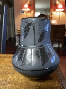 5"x4" Vtg Santo Domingo (Kewa) Black Ceramic Vase By Josefita Martinez - Picture 1 of 6