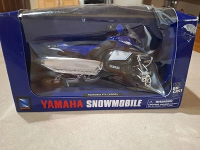 NewRay: 2008 Yamaha FX Nytro снегоход масштаб 1:12: в поврежденной коробке - Изображение 1 из 4