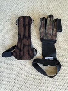 Neet Archery Finger Tabs and Arm Guard - Picture 1 of 6