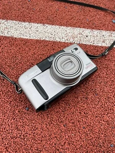 Canon Prima Super 135 Caption analoge Kleinbildkamera – Zoomobjektiv – ohne Akkudeckel – - Bild 1 von 9