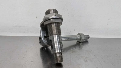 IFM Efector OGP701 Retro-reflective Laser Sensor OGPLFPKG/US100 0.2-2m w/ Mount - Image 1 of 4