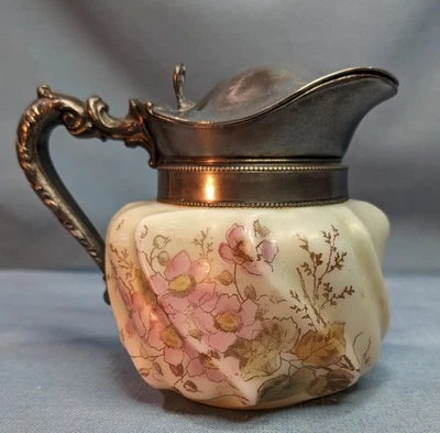 Jarra de jarabe crema Wavecrest Swirl vintage, tapa con bisagras, mango detallado Foto 1 de 4