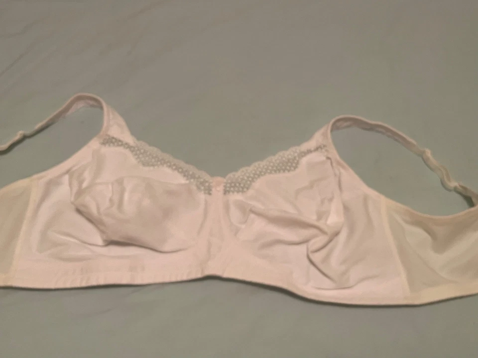 ladies white vanity fair bra, size 48DD - Image 1 of 3