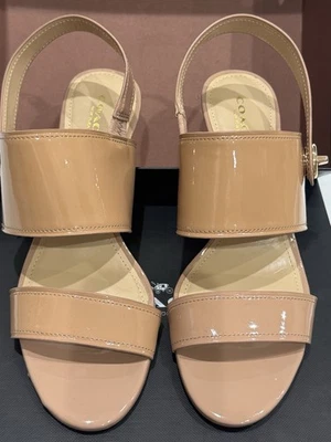 Sandalia Coach Marla Slingback charol nude talla 8 B ligeramente usada Foto 1 de 4