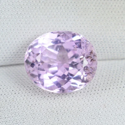 8.38 ct TOP LUSTROUS  LIGHT PINK 100% NATURAL KUNZITE - Oval - See Vdo  0787 bl - Image 1 of 2