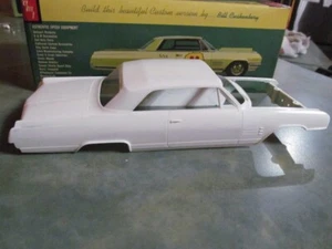 Buick Wildcat 1964 modelo AMT carrocería desnuda - Imagen 1 de 5