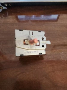 FABRICANTE DE EQUIPOS ORIGINALES GE SECADOR INTERRUPTOR DE TEMPERATURA ROTATIVO WE4M411 212D1261P003 ASR4373-130T - Imagen 1 de 6