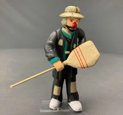 G Scale Circus Clown w/Broom Figure Bachmann “Emmett Kelly Jr" G0852 LZ - Image 1 of 4