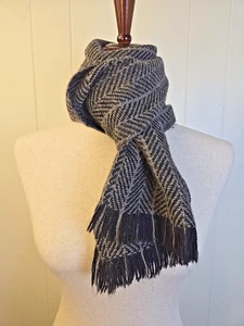 Bufanda de lana negra gris tejida a mano Susan Horton vintage flecos 46" X 11" - Imagen 1 de 5