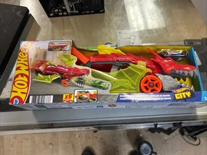 Hot Wheels City Dragon Launch Transporter Truck mit 1 Fahrzeug Mattel - Bild 1 von 6