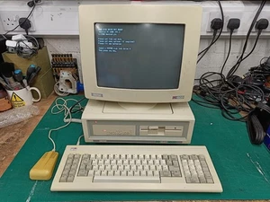 Amstrad PC1640 HD30 PC with PC-ECD Monitor KB & Mouse + LQ5000di Printer - Afbeelding 1 van 3