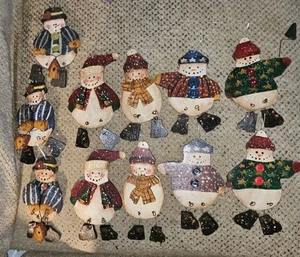 11 muñecos de nieve hechos a mano muñeco de nieve artesanía arte popular adornos para árboles de Navidad usados en excelente estado - Imagen 1 de 6