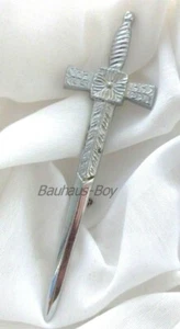 KILT PIN IRISH BROADSWORD CELTIC CHROME FINISH SCOTTISH KILT-WEAR BUDGET RANGE - Picture 1 of 3