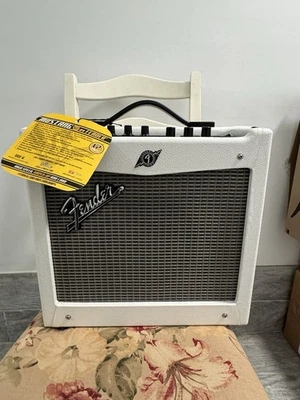 Amplificador Fender Mustang I V2 20 vatios edición limitada blanco Foto 1 de 3