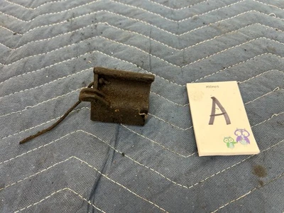 Volvo 740 760 1984-1989 sedán abrazadera de sujeción de batería clip OEM #2618EM Foto 1 de 4