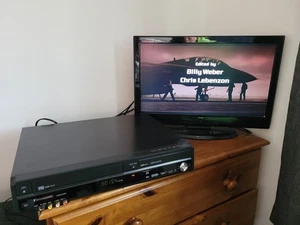 Panasonic DMR-EX99V Combi registratore VHS/HDD/DVD, HDD 250 GB, uscita HDMI. Solo unità - Foto 1 di 16