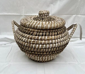 MEDIUM Basket with Lid & Handles Snake Charmer Basket. Decor Storage Basket - Picture 1 of 11