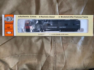 HO Scale, Con-Cor EMD E-7A. Southern Pacific CAB #6000. PWRD SGL HDLT - Picture 1 of 9
