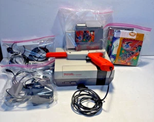 Sistema de entretenimiento Nintendo 1985 vintage con Zapper y 4 juegos - Imagen 1 de 24