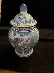 Vintage vase with tree floral Green, Blue and white with lid - Picture 1 of 12