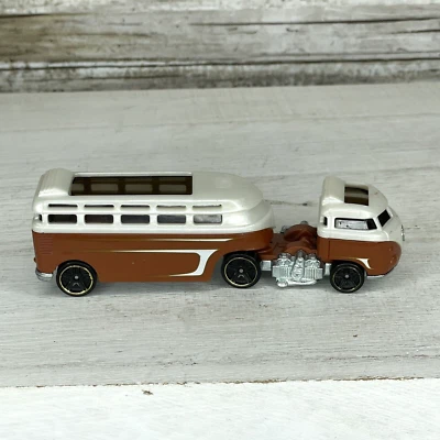 Hot Wheels Track Stars - Camión Volkswagen personalizado marrón 1/64 Foto 1 de 4