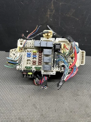 Módulo de control de carrocería de fusibles de cabina interior Mitsubishi Eclipse 2006 Foto 1 de 4