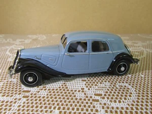 40Z Universal Hobbies Chine Citroën Traction 22 Berline 1934 Gris 1:43 - Picture 1 of 7