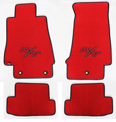 全新! 2008 - 2023 道奇挑战者红地毯脚垫 R/T 标志 4 件套 — 第 1/4 张图片