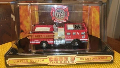 Bomba de bomberos Seagrave Code 3 diecast escala 1:64 edición limitada Foto 1 de 4