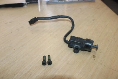 Yamaha Bolt XVS950 R 2015 especificaciones soporte lateral soporte sensor Foto 1 de 4