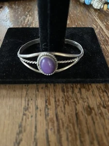 NATIVE AMERICAN STERLING SILVER PURPLE SUGILITE SIGNED NAKAI CUFF BRACELET - Picture 1 of 4