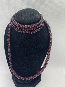 COLLAR DE CUENTAS GRANATE DE UNA SOLA HEBRA BROCHE DE ORO AMARILLO DE 28" Y 14 QUILATES CON CIERRE 14K - Imagen 1 de 6