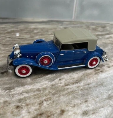 Vintage Signature 1932 Chrysler LeBaron Convertible Model Car - Image 1 of 4