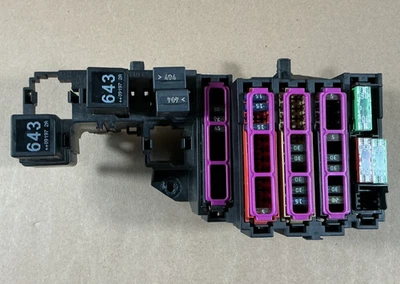 Caixa de relé de fusíveis Audi S5 2008-2012 8K0971845A fabricante de equipamento original - Imagem 1 de 4