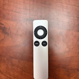 Genuine Apple Silver Remote for TV iPod iMac Macbook Pro Silver A1294 - Picture 1 of 6