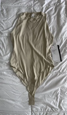 Body Lululemon Wundermost Ultra Suave Nulu Cuello Alto Sin Mangas Pequeño Marfil Foto 1 de 4
