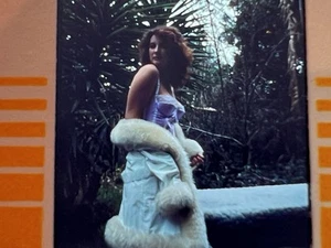 3D Stereo Realist Vintage Pinup Model Outside Risqué In Coat Photo - Picture 1 of 2