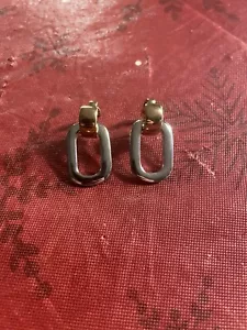 $48 NWOT BROOKS BROTHERS WOMENS TWO TONED CLIP ON 1" EARRINGS- JL97 - Picture 1 of 5