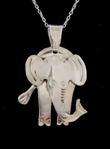 ADORABLE ESTATE STERLING SILVER LUCKY ELEPHANT PENDANT NECKLACE, 19" long - Picture 1 of 8