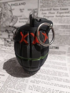 **PLASTIC REPLICA** British WW1/WW2 Mills no36 Bomb Grenade - Picture 1 of 5