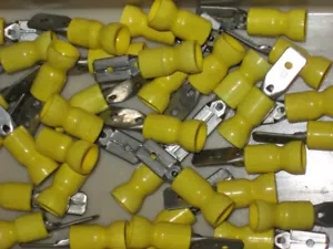 Quick Disconnects, wire hole size .136", yellow, qty of 5, new - Picture 1 of 2