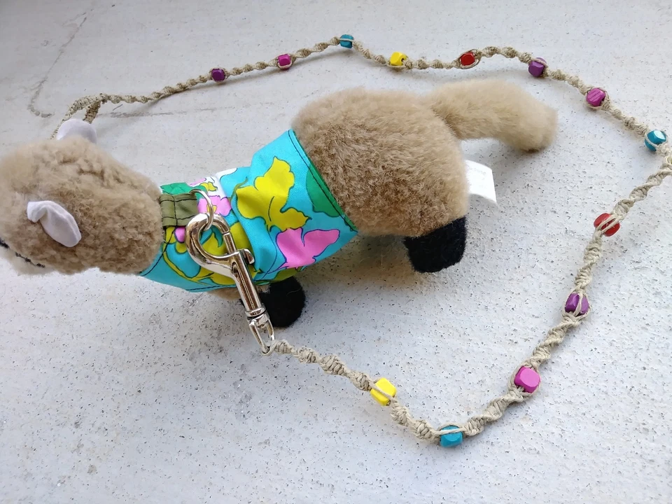 Ferret Harness and Beaded Hemp Lead - Hawaiian Floral — 第 1/1 张图片