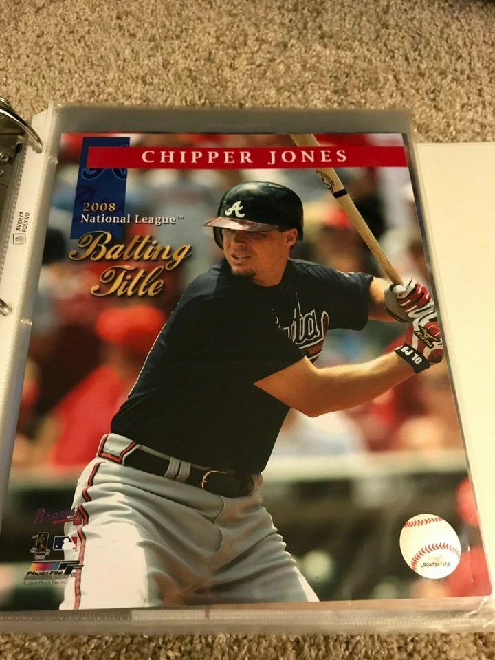 Foto 8x10 de Chipper Jones con licencia oficial 2008 campeón de bateo de la Liga Nacional sin firmar Foto 1 de 1