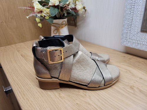 Sandali alla caviglia Clarks Senses usati in ottime condizioni taglia 4 EU 37 bronzo champagne metallizzato