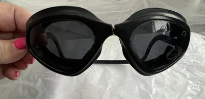 Gafas de sol Harley Davidson vintage con correa y cierre magnético, usadas Foto 1 de 4