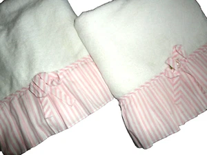 VINTAGE AVANTI CROSCILL ROSEBUD PINK WHITE STRIPES RUFFLED (2) BATH TOWELS 25X46 - Picture 1 of 5