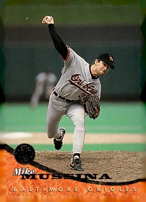 1994 Leaf #105 Mike Mussina - Image 1 of 2