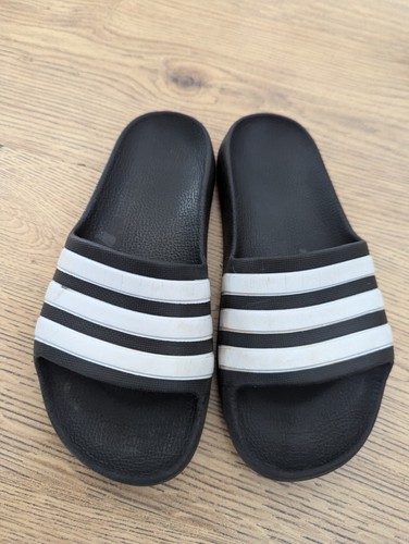 Ciabatte Adidas bianche e nere taglia 2